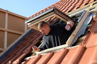 Pose de fenêtres de toit Velux à Glénouze